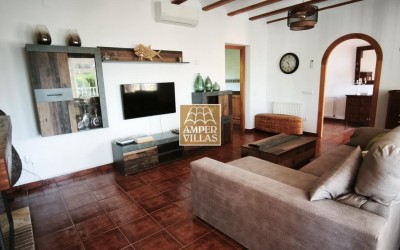 Spacious villa with guest apartment within short distance of the center of Altea la Vella.
